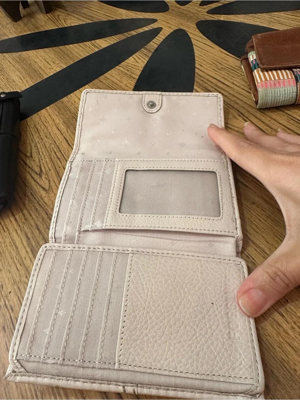 Fossil leather includes